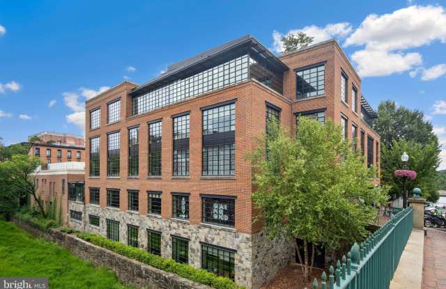 1055 WISCONSIN Avenue NW unit: 4E