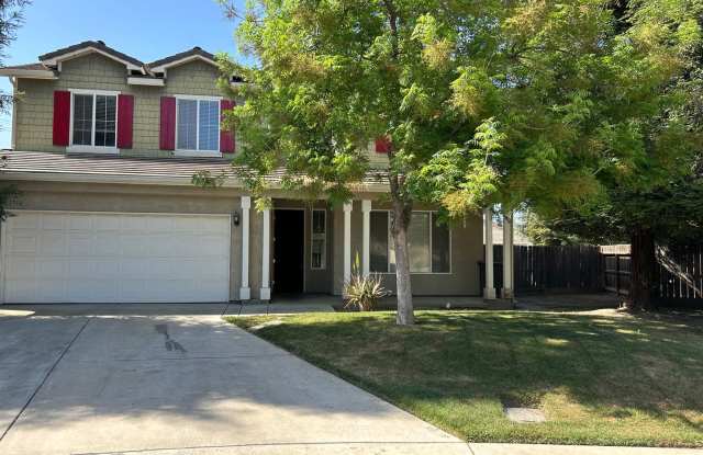Spacious 6 Bedroom 3.5 Bathroom in SE Visalia!!