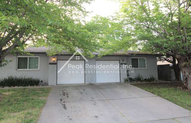 A Charming Foothill Farms 2bd/1ba Duplex with Garage