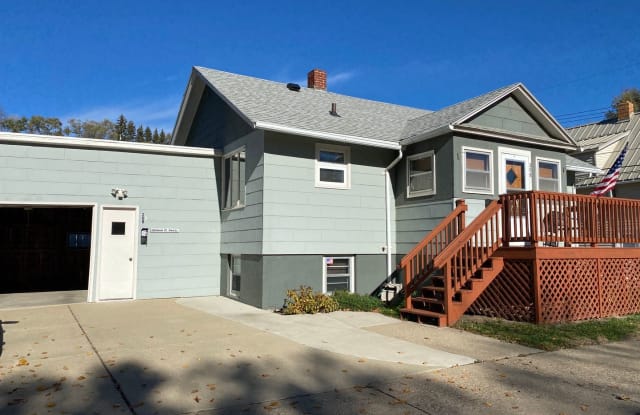 208 4th St NW - 208 4th St NW, Mandan, ND 58554