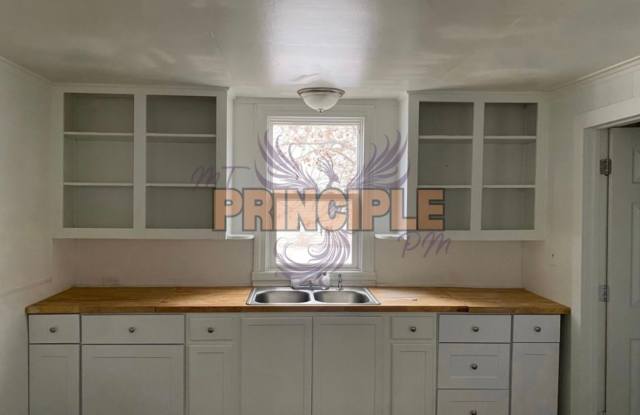 Photo of Charming cozy two bedroom house in Anaconda