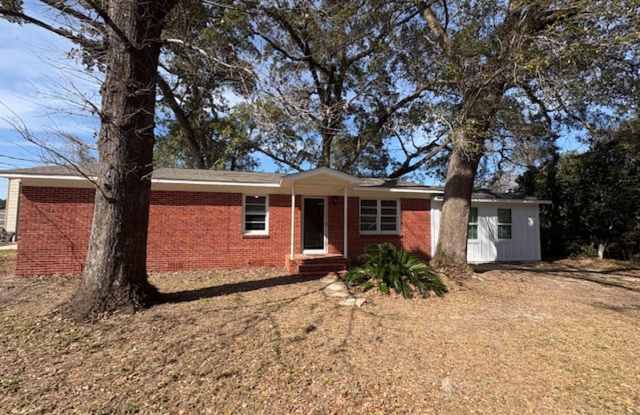118 Czar Lane Pensacola, Fl 32503