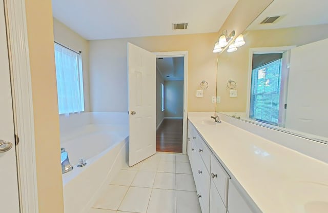 3 Bed 2.5 Bath Home near Lakeside Highschool