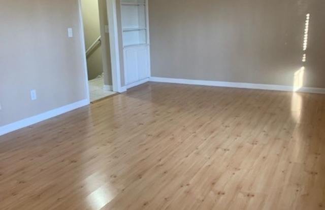 Large 3 Bedroom 2.5 Bath Townhome in Prime Location