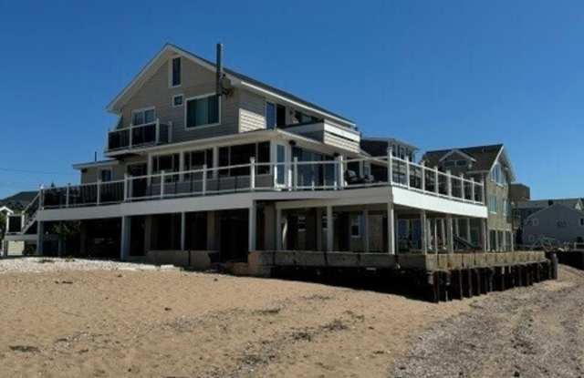 318 Cosey Beach Avenue