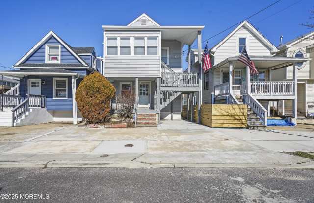 Photo of 214 Webster Avenue unit: 1