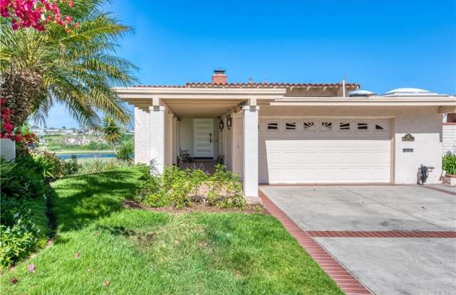 315 Avenida Cerritos