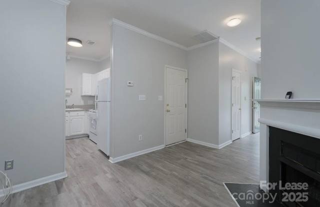 2226 Lennoxshire Square Court