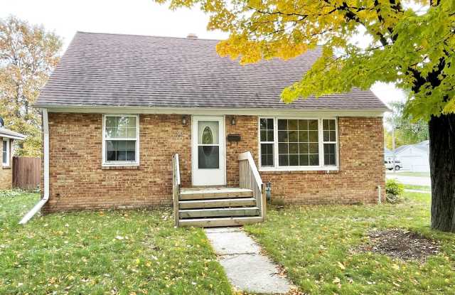 Cute Home in the Heart of Green Bay! PETS WELCOME