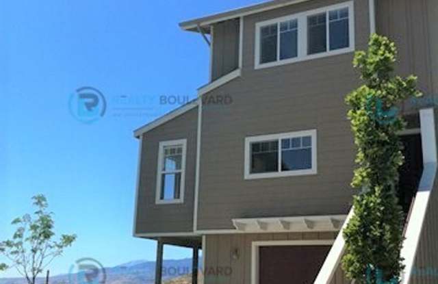 Stunning 3-Bedroom Townhome with Panoramic City Views, Upgraded Kitchen  Spacious Living in North East Reno!