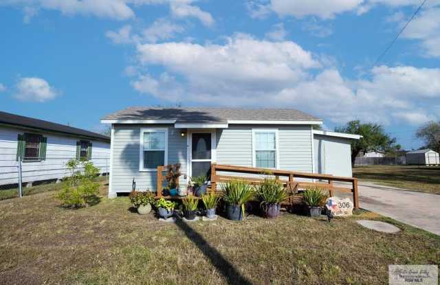 Photo of 306 W 6TH ST.