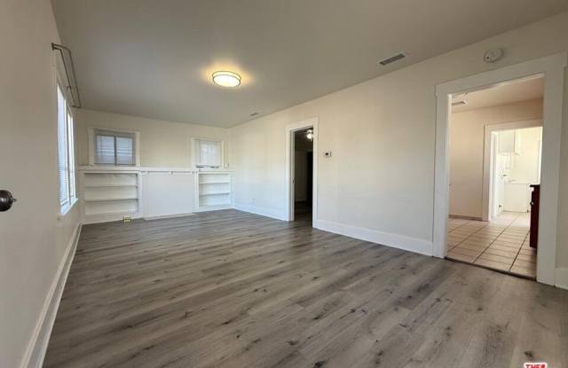 1116 Irving Ave