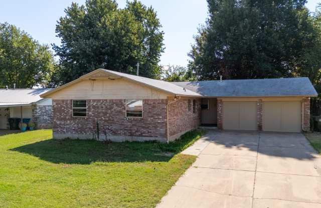 Photo of Cute 5 Bedroom House!