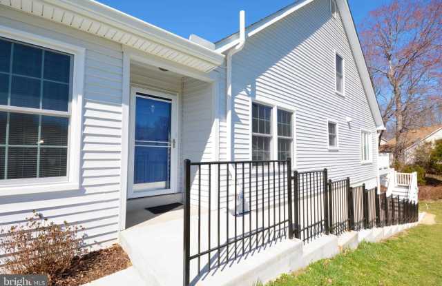 2501 EASTERN POINT Court