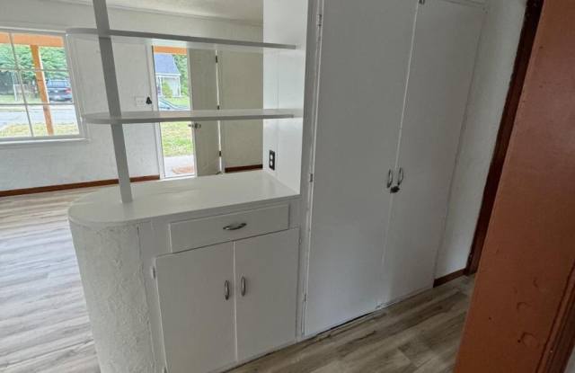 647 S Nettleton Avenue