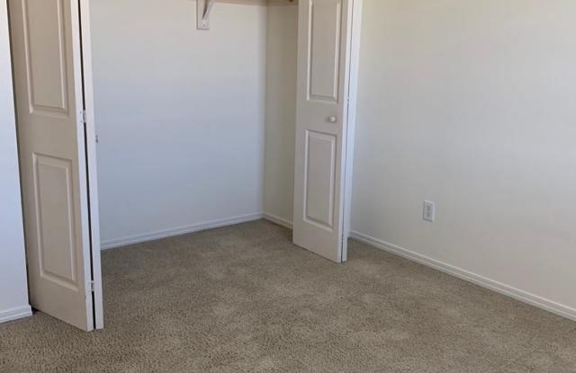 2 Bedroom 1 Bathroom Unit in 8Plex photos photos