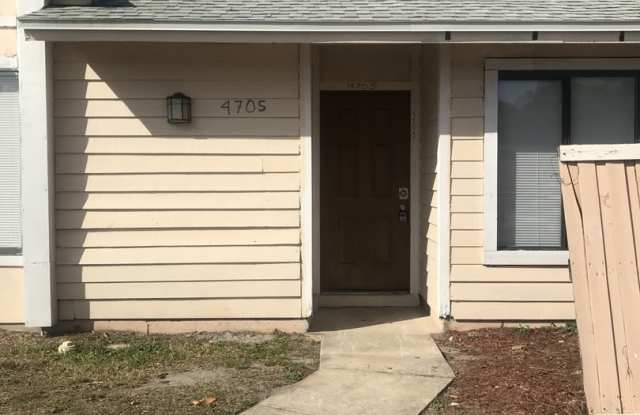 IMMEDIATE MOVE IN!!!!!Cute 2 Bed / 2 Bath Unit in Pine Hills For Rent