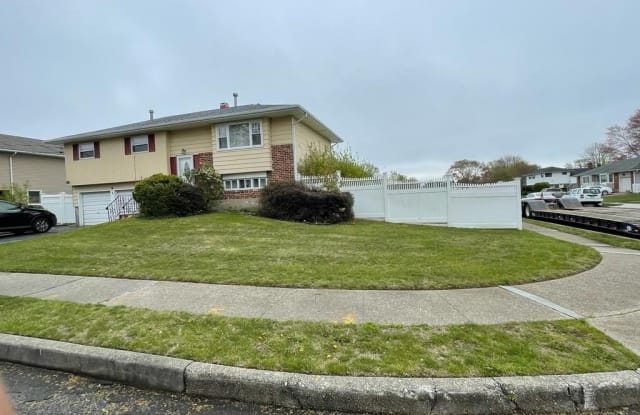 2 Florida St - 2 Florida Street, Deer Park, NY 11729