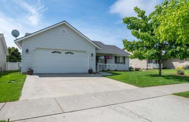 Beautiful 3 bedroom 2 bath Post Falls Home