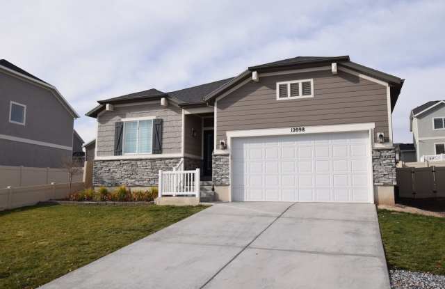 Gorgeous 5 Bed 3 Bath home in Herriman!!!
