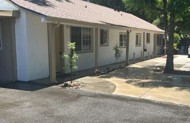 Absolutely ADORABLE 2/2!! Please read entire ad for viewings!