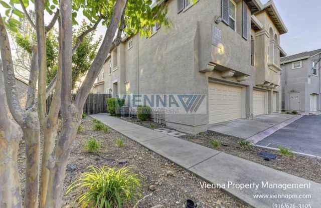1003 Ferry Circle