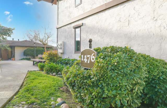 Beautiful Condo Available in Villa Moraga Complex! - 1476 Camino Peral, Moraga, CA 94556