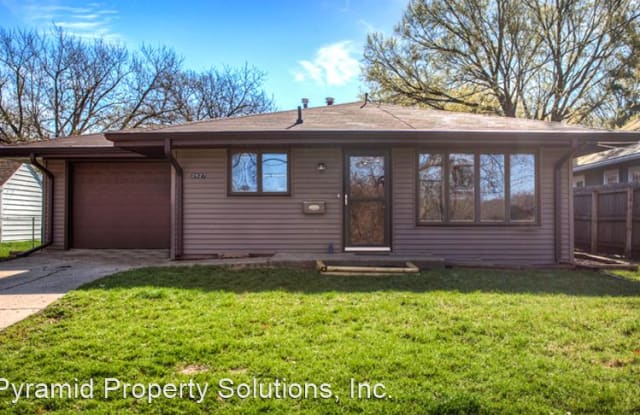 2927 30th St - 2927 30th Street, Des Moines, IA 50310