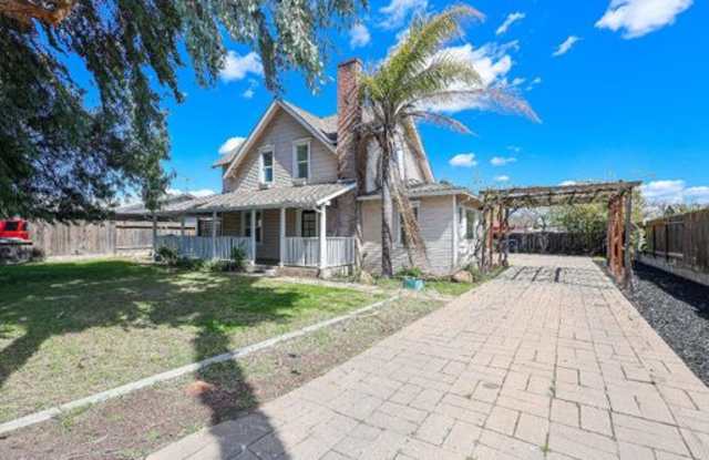 Photo of 1006 Moffett Rd