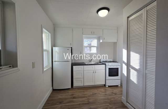 Photo of Newly Updated 1 Bed / 1 Bath Bungalow