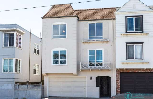 Outer Sunset: Top Floor w/ Shared Yard & Laundry on N Judah Line