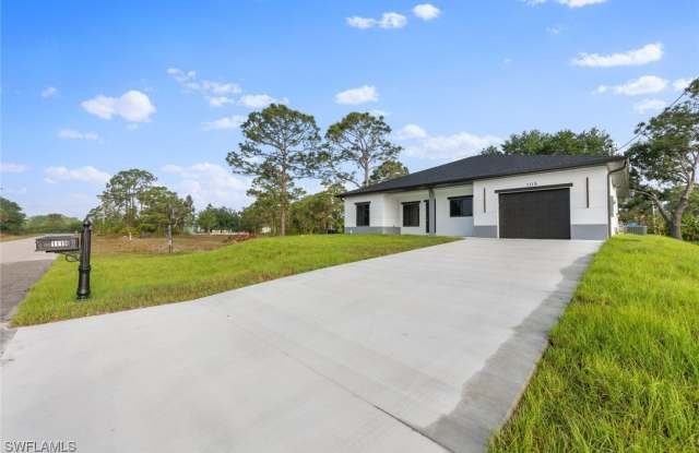 1115 Ectone Street E