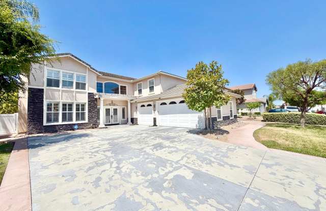 Spacious Custom Home with 5 Bedrooms, Loft Balcony & 3-Car Garage