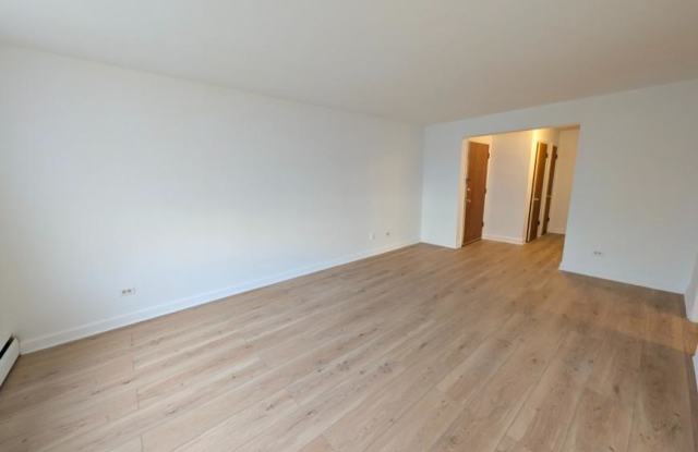 2211 West Touhy Avenue