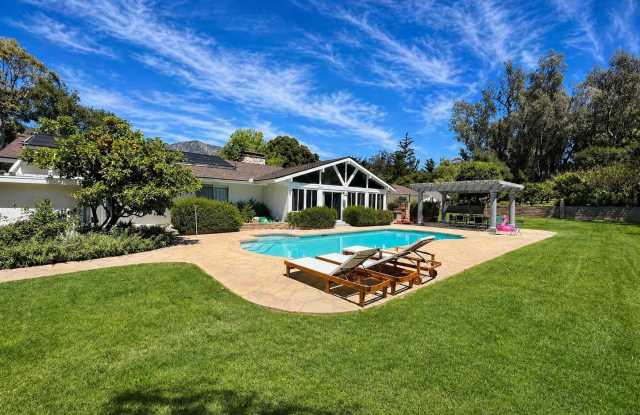 451 Live Oaks Road