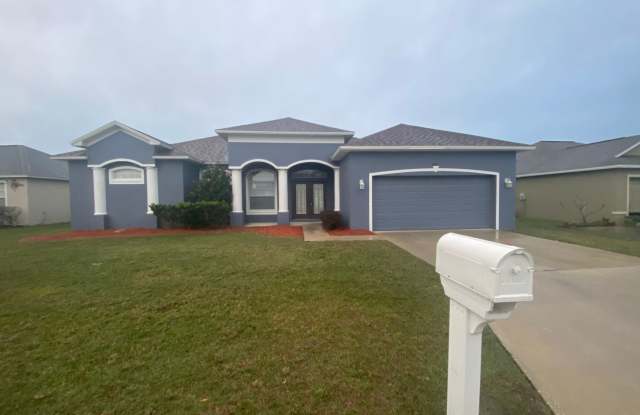 4 Bedroom 2 Bath home in Winter Haven for RENT!