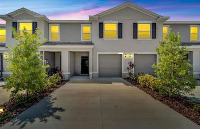 17641 CRESCENT MOON LOOP