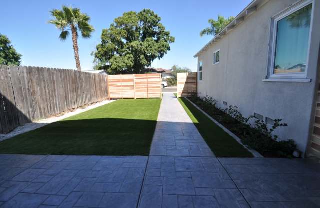4BD/2BA, Private Yard!