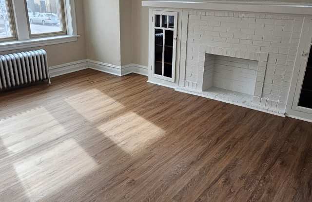 4101 North Sacramento Avenue