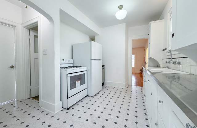 1537 Valentine Place South