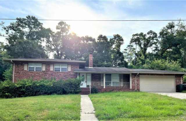 1136 Candlewood Cir
