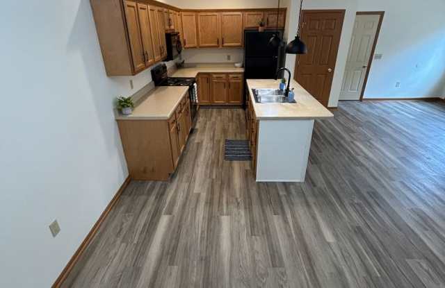 Modern  Spacious 3-Bedroom Ranch Condo – Available Now in Troy, OH!