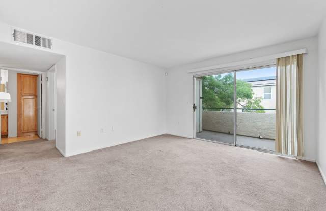 Beautiful 2 Bedroom Condo with Community Pool in Whitney, Las Vegas! *** October Move-In Special - $500 off 1st Month's Rent ***