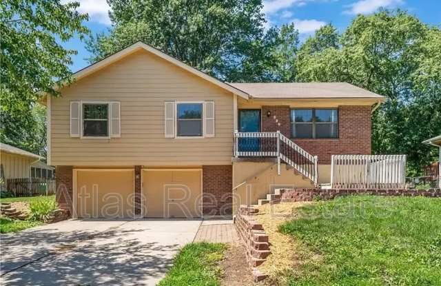 220 SE Country Lane