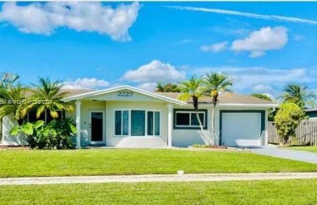 2227 NW 65th Ave