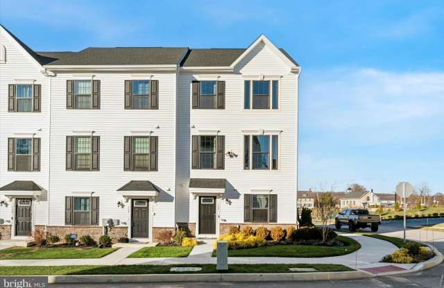 122 ARCADIA Way