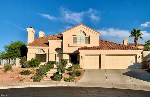 1915 Hazeltine Court
