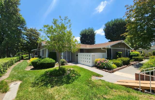 406 Avenida Castilla