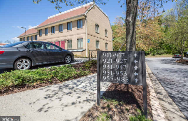 Photo of 945 RUSSELL AVE. unit: B