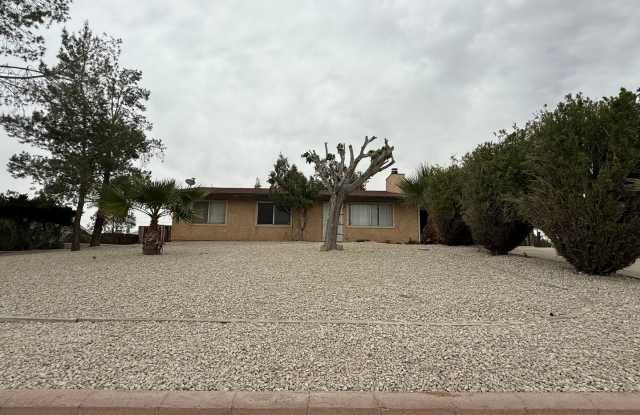 Victorville - 3 Bedrooms, 2 Bathrooms, New Paint, New Blinds, Tile Floors